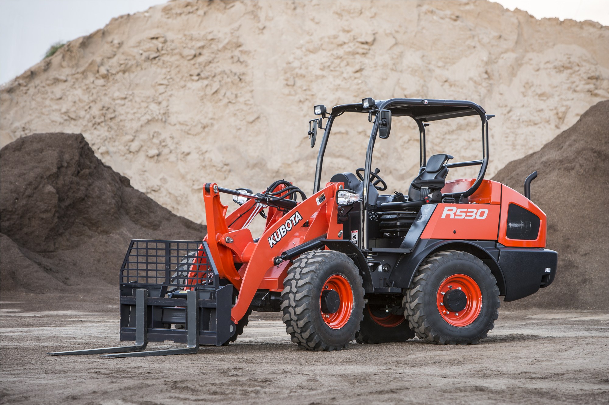 Kubota R530 Model Details