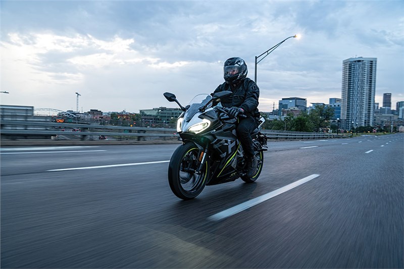 2022 CFMOTO 300SS Model | Sport Motorcycle