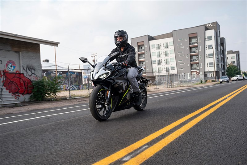 2022 CFMOTO 300SS Model | Sport Motorcycle