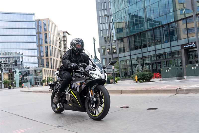 2022 CFMOTO 300SS Model | Sport Motorcycle