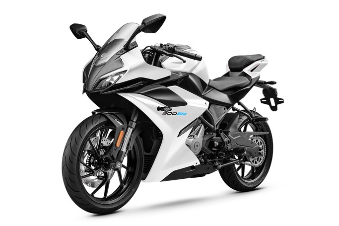 2025 CFMOTO 300SS Model | Sport Motorcycle 